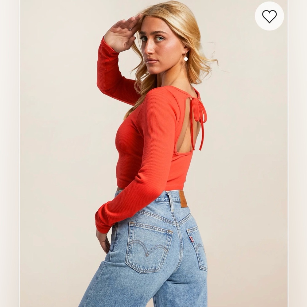 Buckle long sleeve crop top